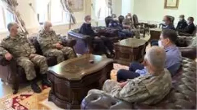 Bakan Akar ve TSK komuta kademesi Edirne Valiliğini ziyaret etti Bakan Akar ve TSK komuta kademesi Edirne Valiliğini ziyaret etti