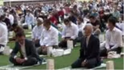 Bakan Murat Kurum, bayram namazını Konya'da kıldı Bakan Murat Kurum, bayram namazını Konya'da kıldı