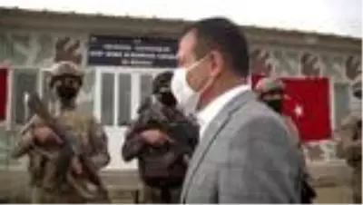 Bakan Soylu 'Şehit Bebek M. Bedirhan Üs Bölgesi'ndeki güvenlik güçlerinin bayramını telefonla... Bakan Soylu 'Şehit Bebek M. Bedirhan Üs Bölgesi'ndeki güvenlik güçlerinin bayramını telefonla...