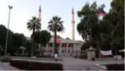 Denizli'de bayram namazı tedbirlere uygun kılındı Denizli'de bayram namazı tedbirlere uygun kılındı