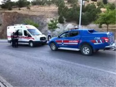 Elazığ'da uçurumdan düşen genç yaralandı Elazığ'da uçurumdan düşen genç yaralandı