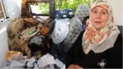 Evi yandığı için ahırda yaşayan 76 yaşındaki Bülbül Nine, yardım istiyor Evi yandığı için ahırda yaşayan 76 yaşındaki Bülbül Nine, yardım istiyor