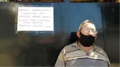 Yaşlı çift, kapılarına yazı astı: Koronavirüs nedeniyle bayram boyunca misafir kabul etmiyoruz Yaşlı çift, kapılarına yazı astı: Koronavirüs nedeniyle bayram boyunca misafir kabul etmiyoruz