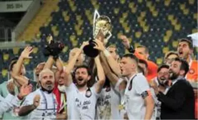 Fatih Karagümrük kupasına kavuştu Fatih Karagümrük kupasına kavuştu