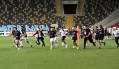 Fatih Karagümrük kupasına kavuştu Fatih Karagümrük kupasına kavuştu