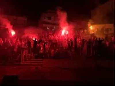 Fatih Karagümrük taraftarından Süper Lig coşkusu Fatih Karagümrük taraftarından Süper Lig coşkusu