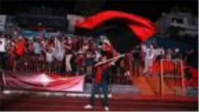 Fatih Karagümrüklü taraftarlar, Adana Demirspor maçını Vefa Stadı'ndaki ekrandan takip ediyor Fatih Karagümrüklü taraftarlar, Adana Demirspor maçını Vefa Stadı'ndaki ekrandan takip ediyor