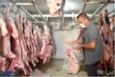 Her Kurban Bayramı öncesi ihtiyaç sahiplerine et dağıtıyor ama kimse onu tanımıyor Her Kurban Bayramı öncesi ihtiyaç sahiplerine et dağıtıyor ama kimse onu tanımıyor