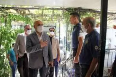 İzmir Valisi Köşger, polislerle bayramlaştı İzmir Valisi Köşger, polislerle bayramlaştı