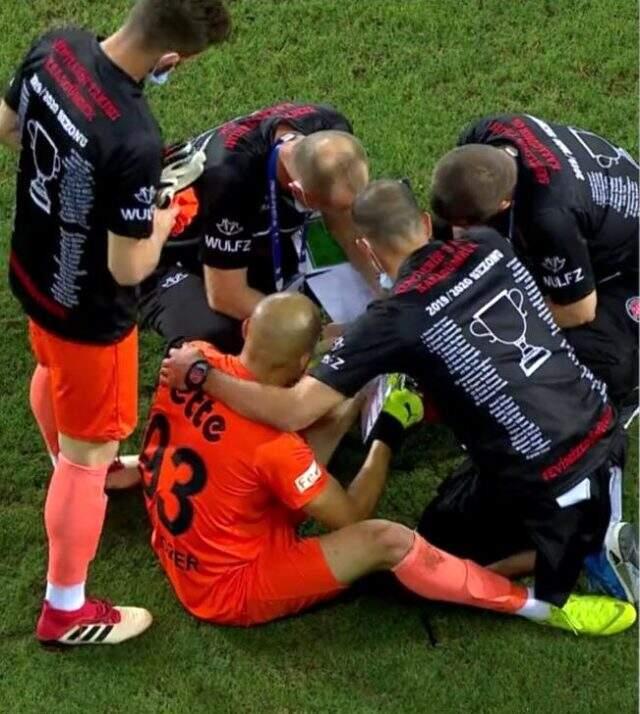 Karamgümrük kalecisi Aykut Özer'e finaldeki penaltı atışları öncesinde rakip futbolcuların detaylı analizi gösterildi Karamgümrük kalecisi Aykut Özer'e finaldeki penaltı atışları öncesinde rakip futbolcuların detaylı analizi gösterildi