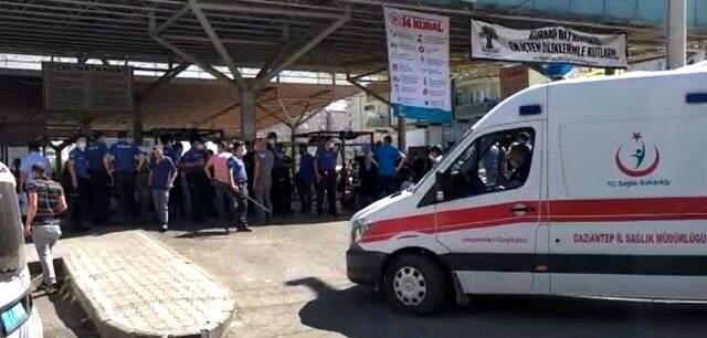Kasaplar ve vatandaşların kurban derisi kavgası: 3'ü ağır 5 yaralı Kasaplar ve vatandaşların kurban derisi kavgası: 3'ü ağır 5 yaralı