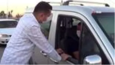 Kaymakam ilçe giriş noktasında araçları denetledi Kaymakam ilçe giriş noktasında araçları denetledi