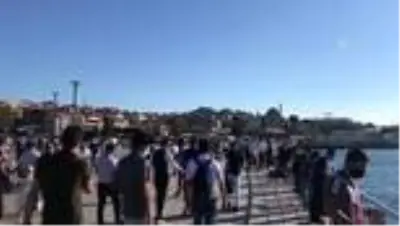 Kurban Bayramı'nın ilk günü vatandaşlar sahillere akın etti Kurban Bayramı'nın ilk günü vatandaşlar sahillere akın etti