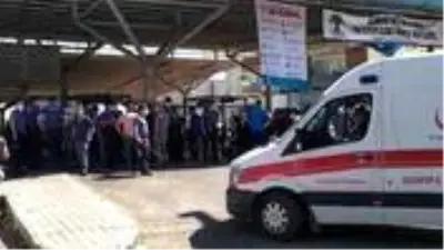 Kurban derisini paylaşamayan kasaplar ve vatandaşlar birbirine girdi: 3'ü ağır 5 yaralı Kurban derisini paylaşamayan kasaplar ve vatandaşlar birbirine girdi: 3'ü ağır 5 yaralı