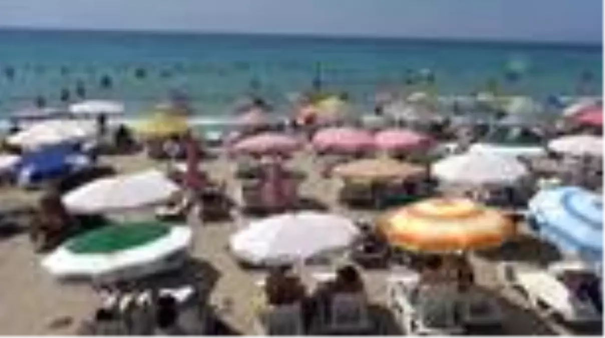 Kuşadası sahillerinde bayram yoğunluğu