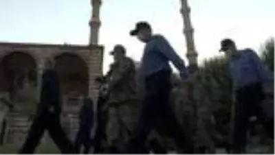 Milli Savunma Bakanı Akar, Kurban Bayramı namazını Selimiye Camisi'nde kıldı Milli Savunma Bakanı Akar, Kurban Bayramı namazını Selimiye Camisi'nde kıldı