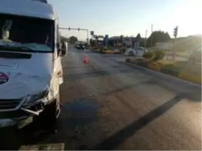 Otomobil ile minibüs çarpıştı 5 yaralı