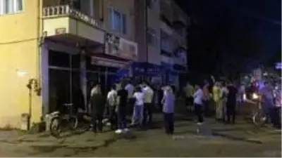Simit fırınında çıkan yangın mahalleliyi sokağa döktü Simit fırınında çıkan yangın mahalleliyi sokağa döktü