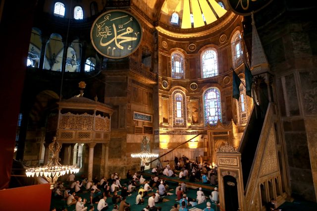 Son Dakika: Ayasofya Camii'nde 86 yıl sonra ilk bayram namazı kılındı