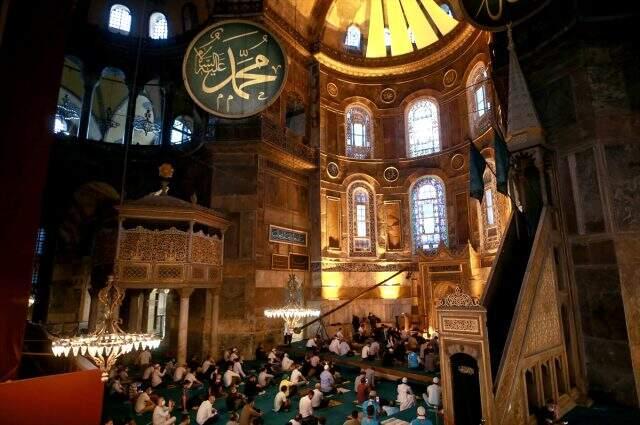 Son Dakika: Ayasofya Camii'nde 86 yıl sonra ilk bayram namazı kılındı Son Dakika: Ayasofya Camii'nde 86 yıl sonra ilk bayram namazı kılındı