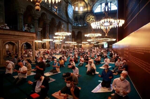 Son Dakika: Ayasofya Camii'nde 86 yıl sonra ilk bayram namazı kılındı