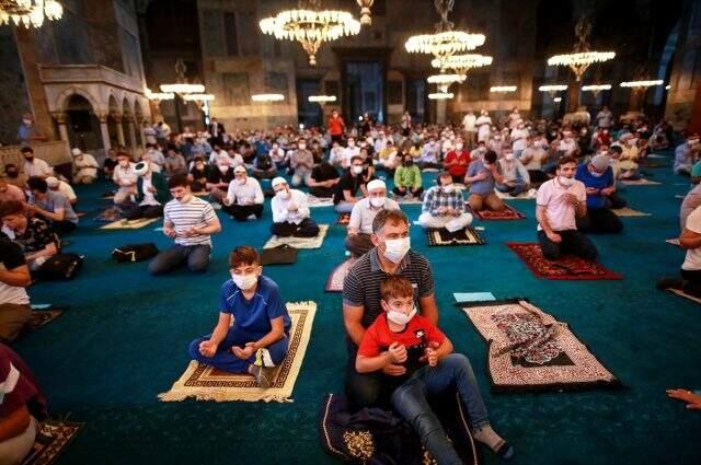 Son Dakika: Ayasofya Camii'nde 86 yıl sonra ilk bayram namazı kılındı