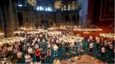 Son Dakika: Ayasofya Camii'nde 86 yıl sonra ilk bayram namazı kılındı Son Dakika: Ayasofya Camii'nde 86 yıl sonra ilk bayram namazı kılındı