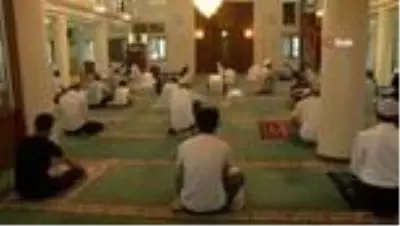 Sosyal mesafeli bayram namazı Sosyal mesafeli bayram namazı