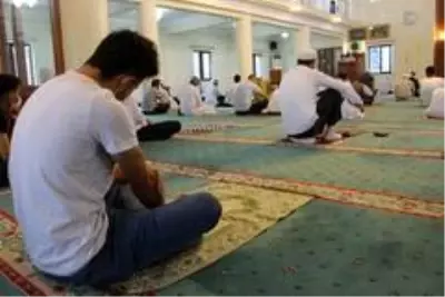Sosyal mesafeli bayram namazı Sosyal mesafeli bayram namazı