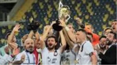 Süper Lig'de 23 yıl sonra ilk kez 6 İstanbul takımı yer alacak Süper Lig'de 23 yıl sonra ilk kez 6 İstanbul takımı yer alacak
