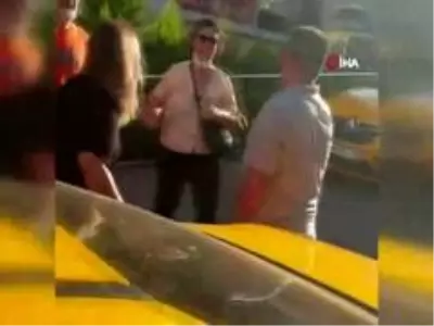 Taksici ile müşteri arasındaki indi bindi kavgası kamerada Taksici ile müşteri arasındaki indi bindi kavgası kamerada