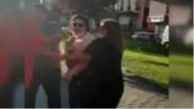 Taksici ile müşteri arasındaki indi bindi kavgası kamerada Taksici ile müşteri arasındaki indi bindi kavgası kamerada