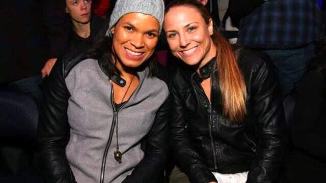 Tarihin ilk eşcinsel şampiyonu olan Amanda Nunes, 8 aylık hamile eşiyle boks antrenmanı yaptı Tarihin ilk eşcinsel şampiyonu olan Amanda Nunes, 8 aylık hamile eşiyle boks antrenmanı yaptı