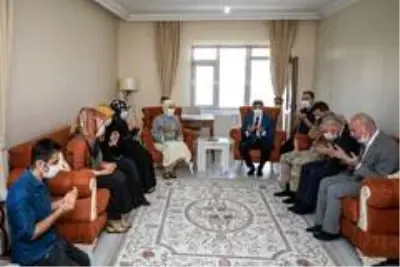 Vali Bilmez ve Eşi Meral Bilmez, şehit ailelerini ziyaret etti Vali Bilmez ve Eşi Meral Bilmez, şehit ailelerini ziyaret etti