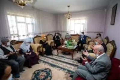 Vali Bilmez ve Eşi Meral Bilmez, şehit ailelerini ziyaret etti Vali Bilmez ve Eşi Meral Bilmez, şehit ailelerini ziyaret etti