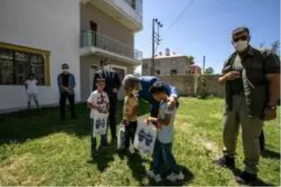 Vali Bilmez ve Eşi Meral Bilmez, şehit ailelerini ziyaret etti Vali Bilmez ve Eşi Meral Bilmez, şehit ailelerini ziyaret etti