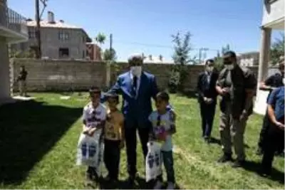 Vali Bilmez ve Eşi Meral Bilmez, şehit ailelerini ziyaret etti Vali Bilmez ve Eşi Meral Bilmez, şehit ailelerini ziyaret etti