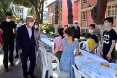 Vali Karadeniz eşiyle birlikte bayram ziyaretleri yaptı Vali Karadeniz eşiyle birlikte bayram ziyaretleri yaptı