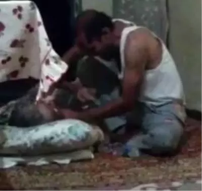 İnsanlıktan nasibini alamayan şahıs, yatalak annesine işkence yaparak hastanelik etti İnsanlıktan nasibini alamayan şahıs, yatalak annesine işkence yaparak hastanelik etti