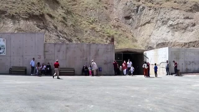 5 bin yıllık tuz mağarası kapılarını yeniden ziyaretçilerine açtı