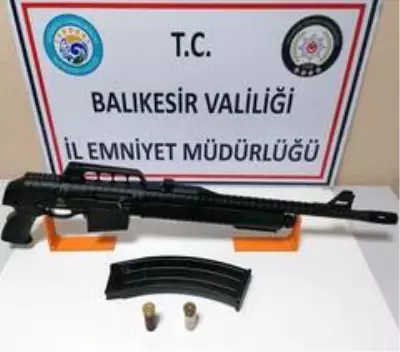Son dakika haber | Balıkesir'de 4 adet ruhsatsız silah ele geçirildi Son dakika haber | Balıkesir'de 4 adet ruhsatsız silah ele geçirildi
