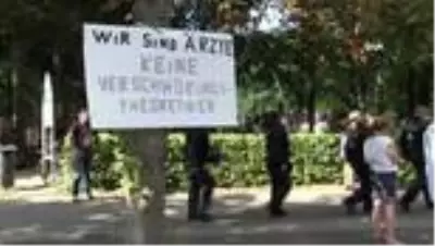 - Berlin'de Covid-19 kısıtlamaları protesto edildi - Berlin'de Covid-19 kısıtlamaları protesto edildi
