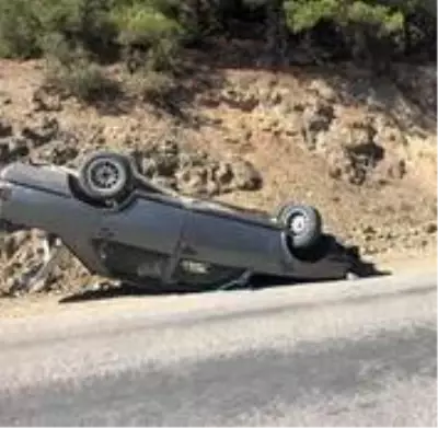 Birlikte gezmeye giden aileler kaza geçirdi: 4 yaralı Birlikte gezmeye giden aileler kaza geçirdi: 4 yaralı