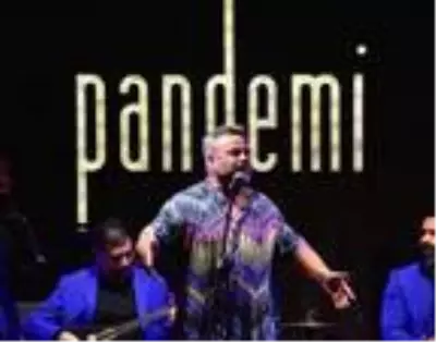 Bülent Serttaş, Bodrum'da hayranlarını coşturdu Bülent Serttaş, Bodrum'da hayranlarını coşturdu