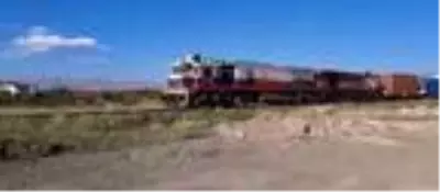 Çin'den yola çıkan 1056 metrelik yük treni Kocaeli'ye ulaştı Çin'den yola çıkan 1056 metrelik yük treni Kocaeli'ye ulaştı