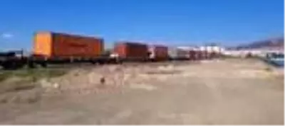 Çin'den yola çıkan 1056 metrelik yük treni Kocaeli'ye ulaştı Çin'den yola çıkan 1056 metrelik yük treni Kocaeli'ye ulaştı