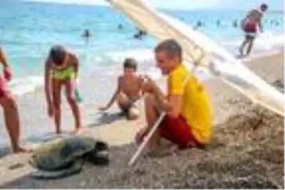 Denizde boğulan kişi sanıldı, yaralı caretta çıktı Denizde boğulan kişi sanıldı, yaralı caretta çıktı
