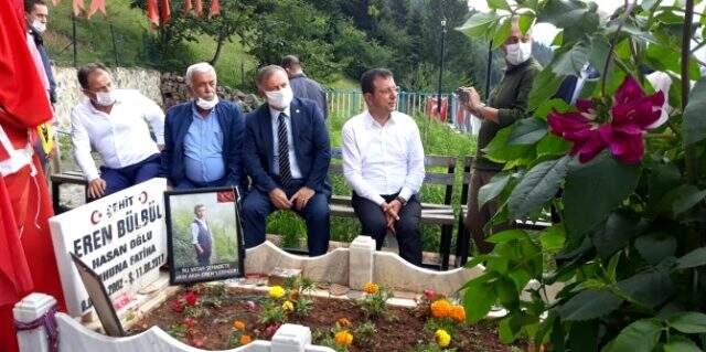 Eren Bülbül'ün annesi oğlunun mezarını ziyaret eden Ekrem İmamoğlu'na kırgın Eren Bülbül'ün annesi oğlunun mezarını ziyaret eden Ekrem İmamoğlu'na kırgın