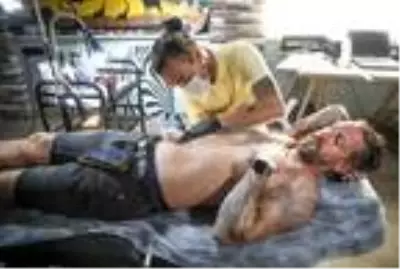 İngilizler, dövme için de Antalya'yı tercih ediyor İngilizler, dövme için de Antalya'yı tercih ediyor