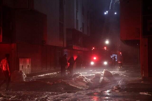 İş yerinde çıkan yangın bitişikteki 4 dükkana sıçradı